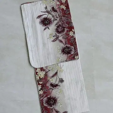 화이트 베이스에 빨간색 꽃 무늬 우타타네 고급 변형 직물 유카타 우타타네