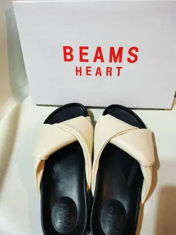 새상품 BEAMS HEART 샌들