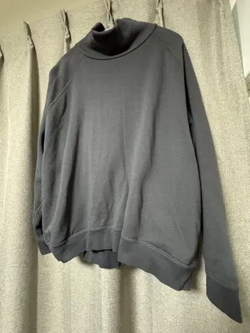 그라프페이퍼 루프휠러 터틀넥