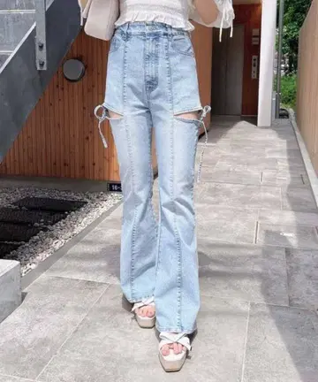 INGNI 사이드 리본 컷 아웃 플레어 데님 팬츠 M