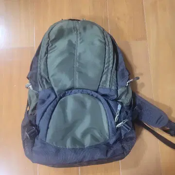 다크 그린 나일론 백팩