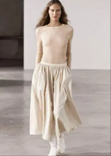 미사용 새상품 ZARA 스캘럽 허리 밴딩 스커트 XS