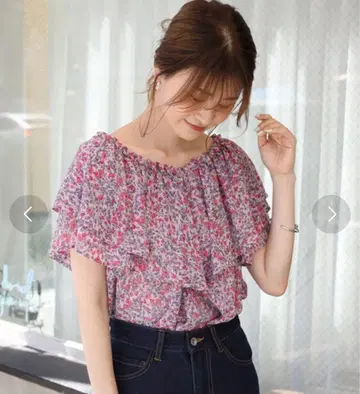 NICE CLAUP 블라우스 꽃무늬 반팔