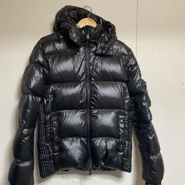 TATRAS 블랙 다운 자켓 후드 부착