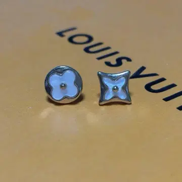 LV 모노그램 귀걸이
