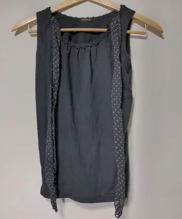 Comfort basic 슬리브리스 블랙 상의