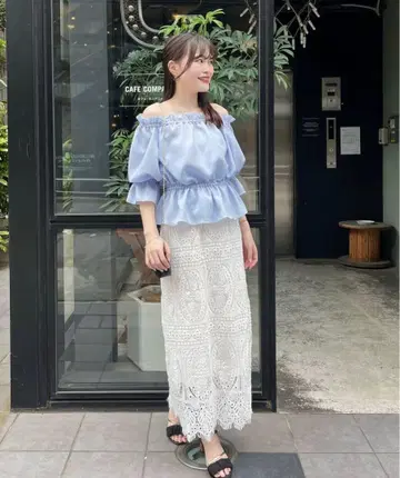 내추럴 꾸뛰르 매장 한정판 아이템 오프숄더 페플럼 스카이블루