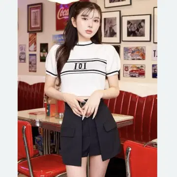 다리치 하프 슬리브 니트 탑