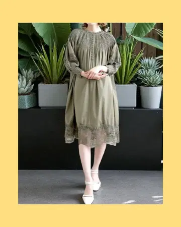 미사용 새상품! 소매와 밑단 레이스 장식 목 프릴 원피스