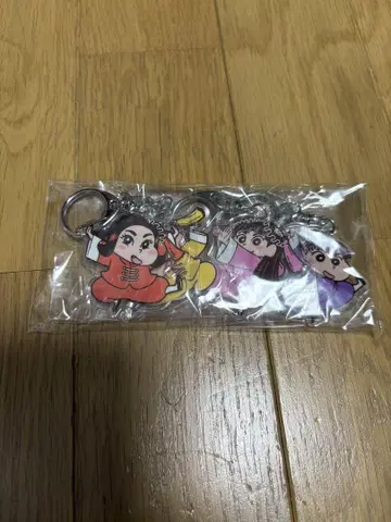 모모이로 클로버 Z 짱구는 못말려 (쇼이쇼이) 아크릴 키링