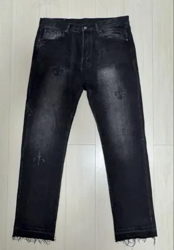 mnml D112 FLEUR 데님 팬츠 레귤러 핏 블랙
