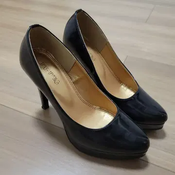 블랙 하이힐