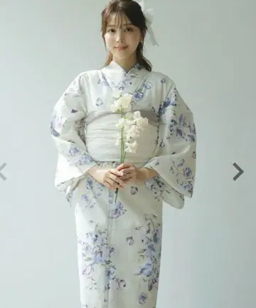 Dita 유카타 흰 등나무 색 꽃 겹침