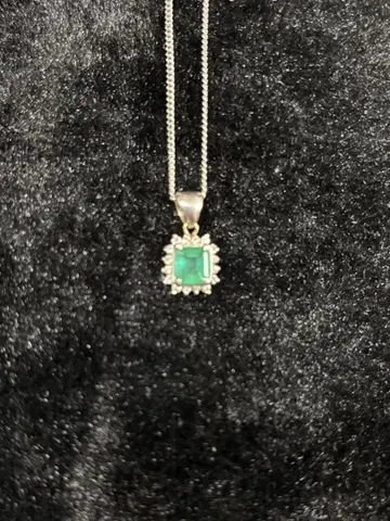 에메랄드 플라티나 목걸이 0.87ct 다이아몬드 0.2ct