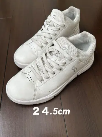온 스니커즈 24.5cm