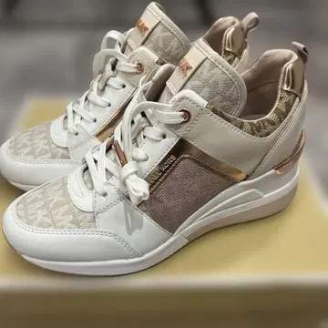 미사용 새상품 마이클코어스 핑크 골드 스니커즈 6.5 23.5cm