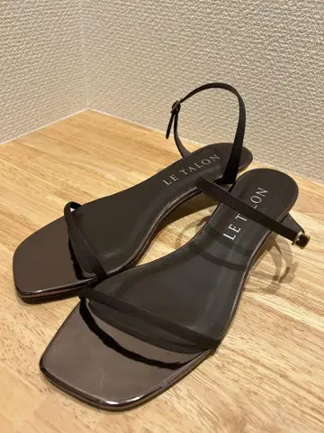 이번 시즌 LE TALON 3.5cmW 스트랩 샌들 브라운 M 사이즈