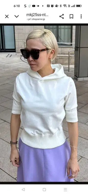 JENNE 화이트 후드 부착 반팔 스웨터