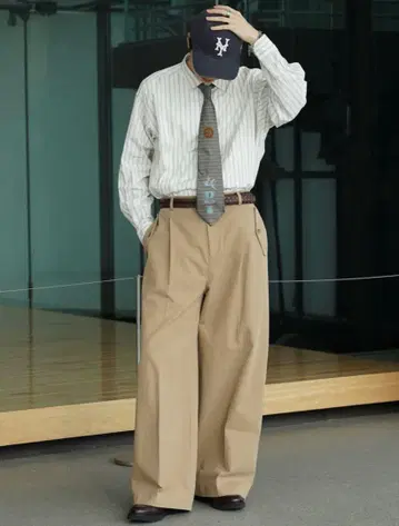 플랩 포켓 턱 와이드 배기 팬츠 / 치노 팬츠
