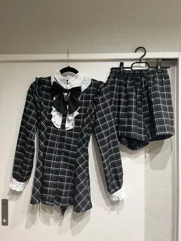 체크 무늬 프릴 옷깃 셋업