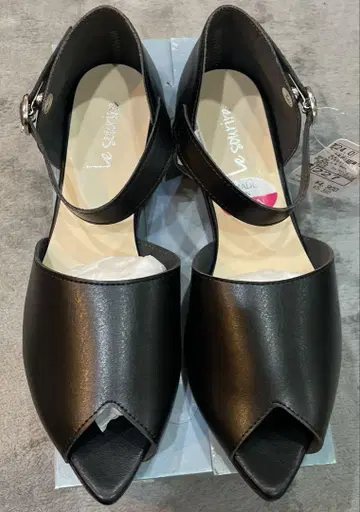 블랙 오픈토 컴포트 샌들