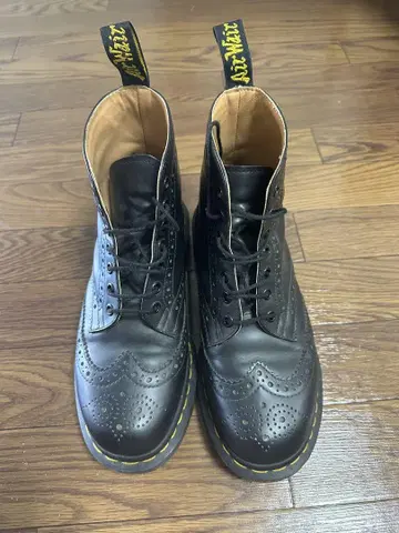 Dr. Martens BEAMS 별주