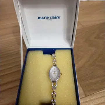 마리 클레어 오벌 페이스 시계