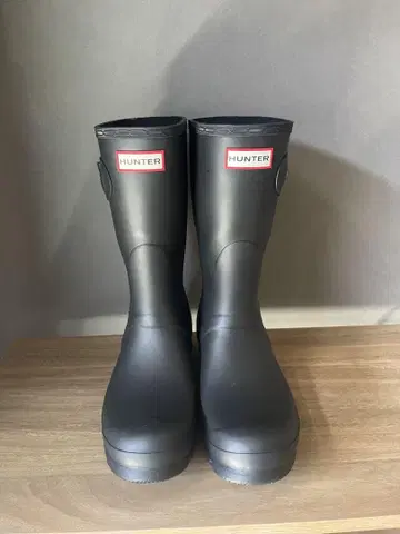 HUNTER 블랙 버클 장화