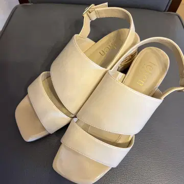 화이트 스트랩 샌들 23.0cm