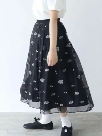 뷔르데사봉 꽃 자카드 스커트