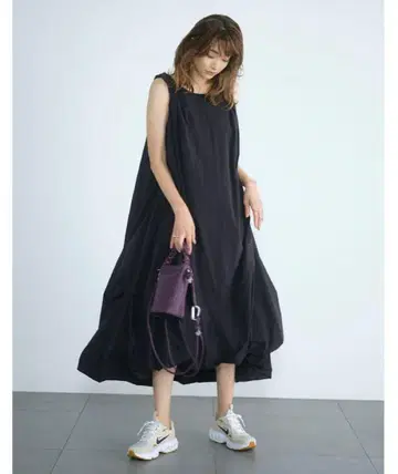 emmi 발수 벌룬 원피스 블랙