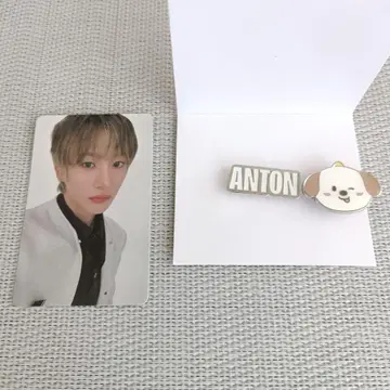 ANTON 핀 배지 및 사진 카드 세트