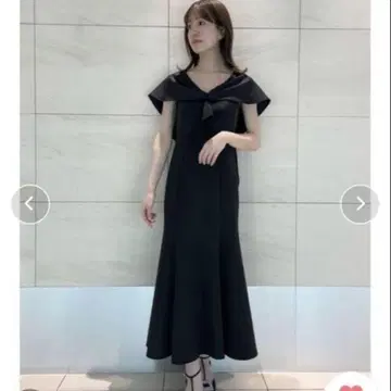 SNIDEL 컷 프릴 머메이드 원피스 블랙