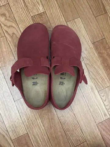 빨간색 스웨이드 사보 샌들
