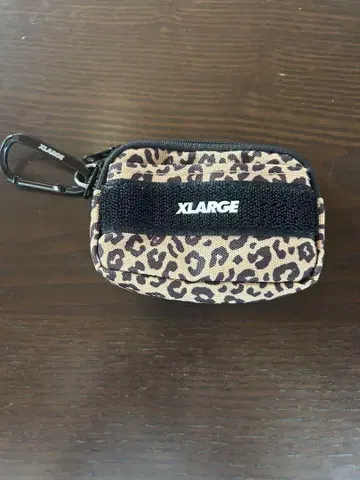 XLARGE 레오파드 무늬 코인 케이스
