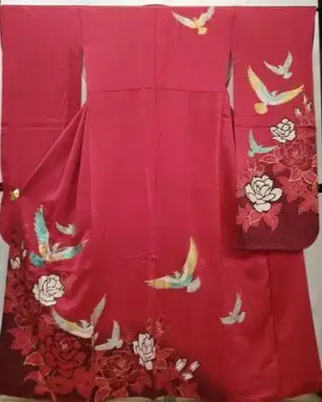 사토 미사오 선명한 빨간색, 대형 장미, 미사오 새 후리소데