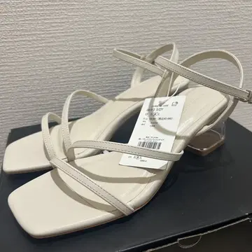AZUL BY MOUSSY 클리어 힐 내로우 스트랩 샌들 아이보리