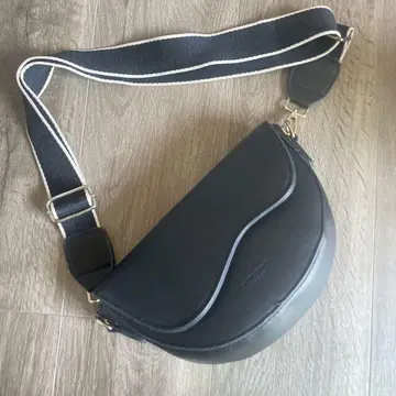 검은색 숄더백