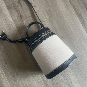 자라 버킷 백 베이지와 네이비 블루