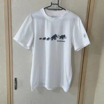 마무트 화이트 티셔츠