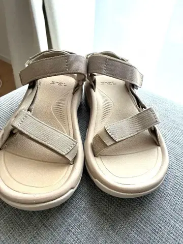 Teva 베이지 스포츠 샌들