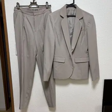 수트 베이지