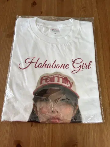 모리가의 일상 쿠-쨩 티셔츠 Hohobone Girl