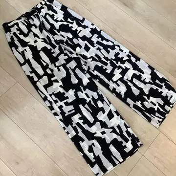 그린 라벨 릴랙싱 아트 키카 프린트 팬츠