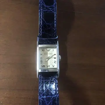Emporio Armani 직사각형 수동 와인딩 시계 네이비