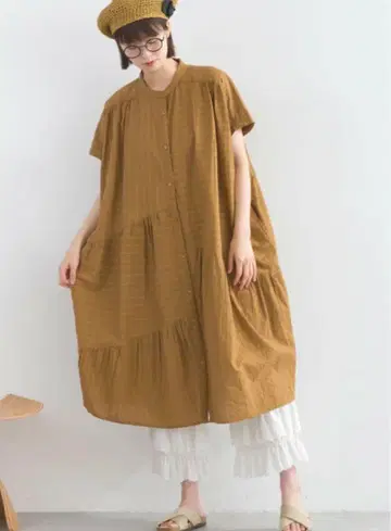 Lupilien 스트라이프 도비 절개 원피스 카멜