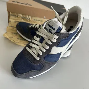 새상품 박스 포함 디아도라 diadora 네이비/그레이 러닝화 27.5