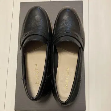 민트 드롭. 블랙 가죽 로퍼