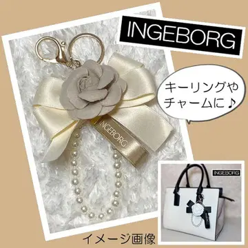 베이지 까멜리아 INGEBORG 참 잉게보그 키링 펄