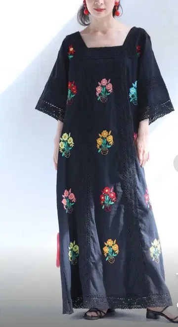 CAWAII 보타니컬 꽃무늬 자수 7부 소매 롱 원피스 블랙